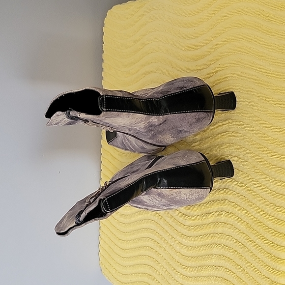 Ankle bootie - Picture 3 of 5